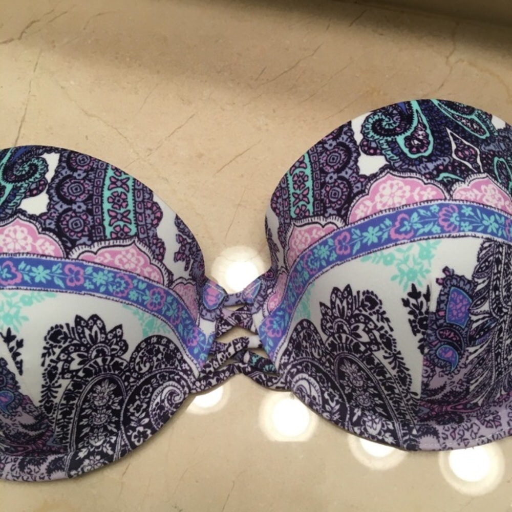 NWT Victoria’s Secret bikini top